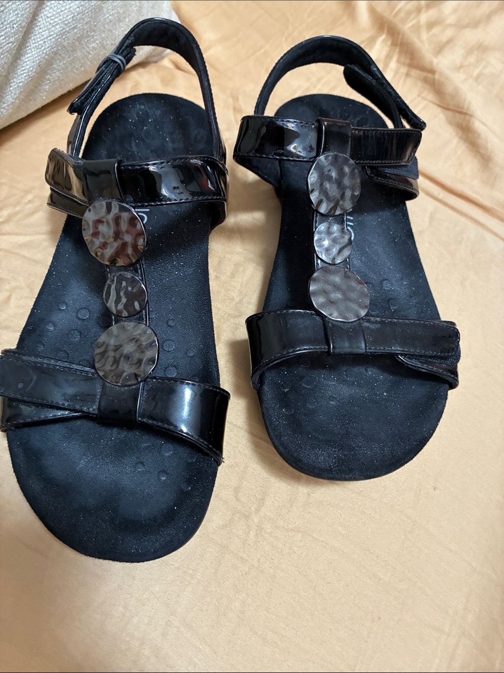 Vionic Black Patent T-Strap Sandals with Decorative Discs